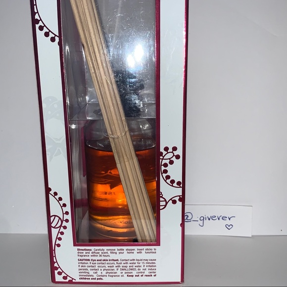 Frosted Cranberry Hone Frag Reeds Bath & Body - Picture 3 of 9